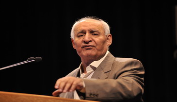 جایزه بین المللی روابط عمومی به علی اکبر فرهنگی اعطا شد 