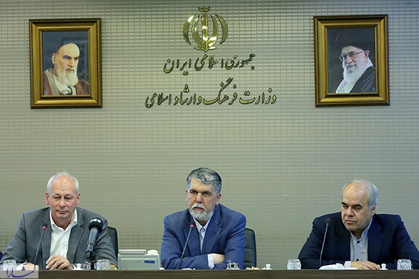 وزیر فرهنگ و ارشاد اسلامی مطرح کرد؛ روزنامه‌ها در معرض کاهش مخاطب و تیراژ هستند