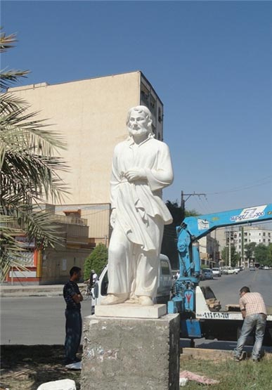 مجسمه حافظ قبل از سرقت
