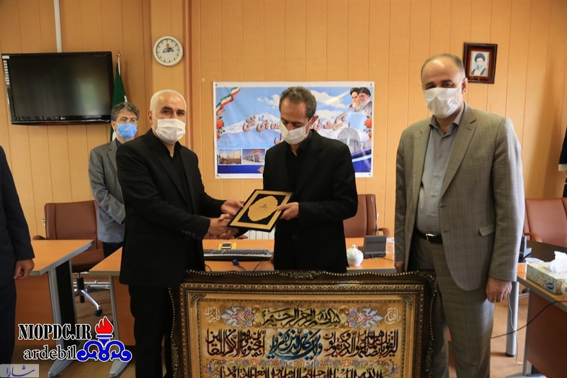  مراسم تودیع و بازنشستگی رئیس روابط عمومی شرکت ملی پخش فرآورده های نفتی منطقه اردبیل