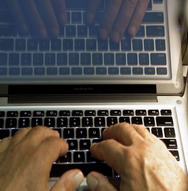 دولت امریکا ارتباطات آنلاین را شنود و هک می کند